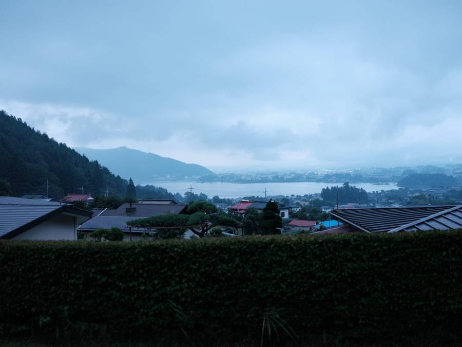 The lake seen from the hill